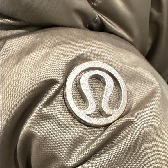 lululemon athletica Reversible Butterfly Puffer Vest - Picture 8 of 11